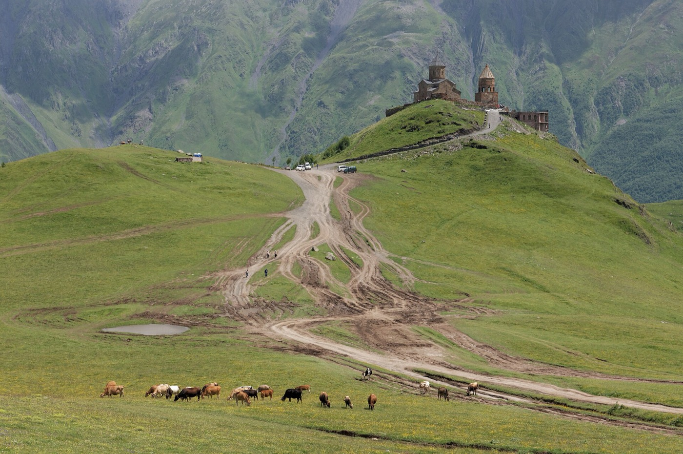 Gergeti Trinity Church pod horou Kazbek